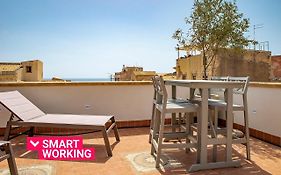 La terrazza sul vicolo della Giudecca by Wonderful Italy
